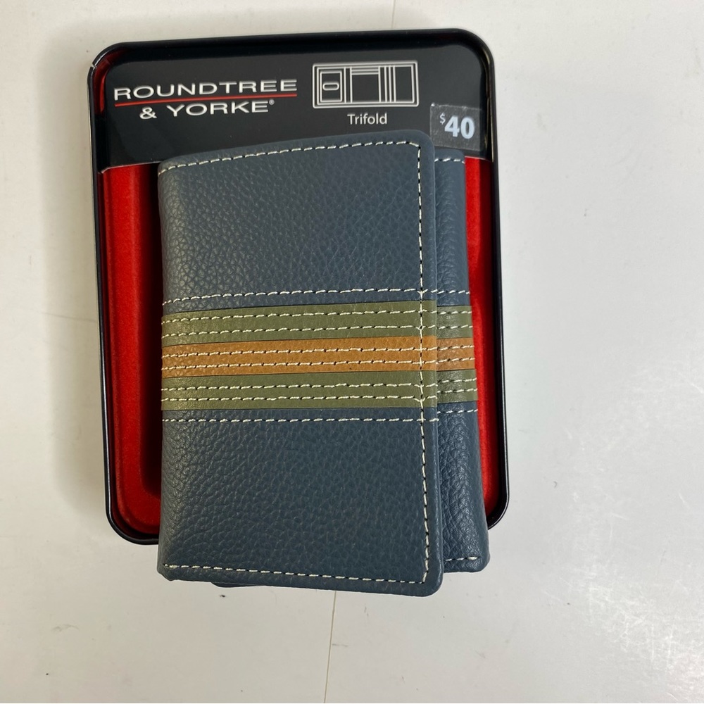 NWT Roundtree & Yorke Genuine Leather Trifold Gray/Tan and Green Detail‎ Wallet